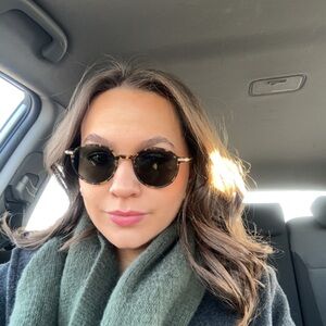 Meet your Posher, Lily